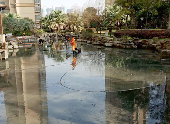 大朗镇景观池淤泥清理