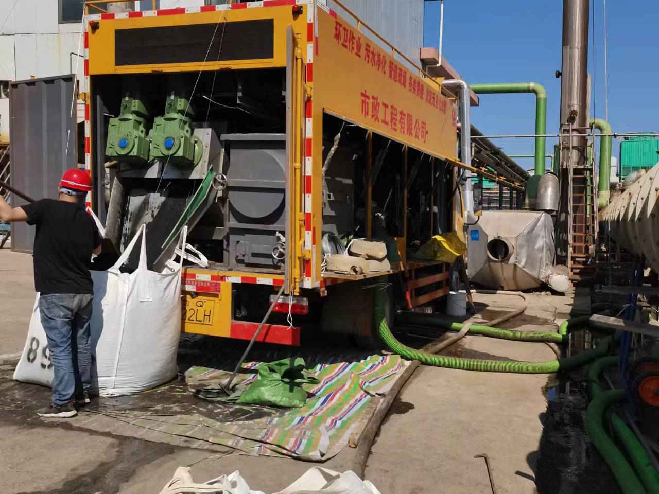 大朗镇淤泥压干处理