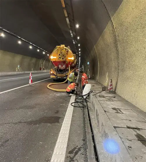 大朗镇隧道排水渠清淤